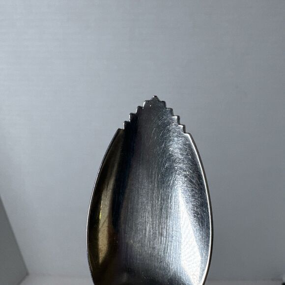 WM Rogers 4 Grapefruit Spoons Orange Citrus Fruit Silverplate Serrated Tip T… - Picture 5 of 10
